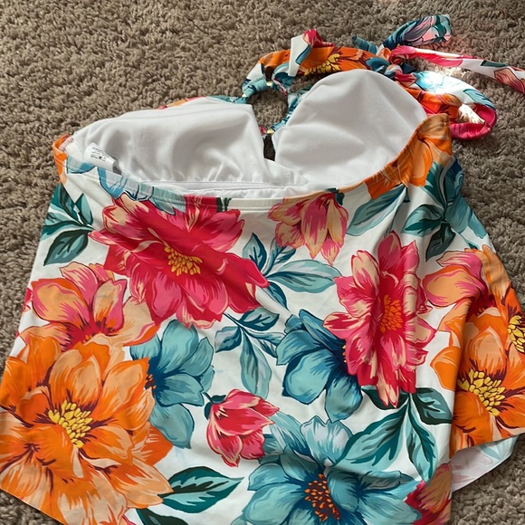 Floral tankini swimsuit top - Picture 2 of 2